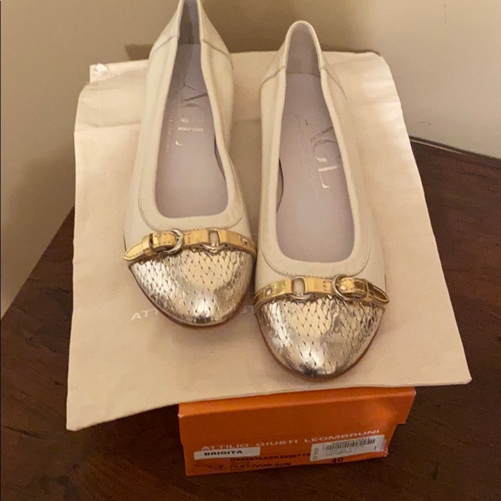 Brand new AGL Brigita flat